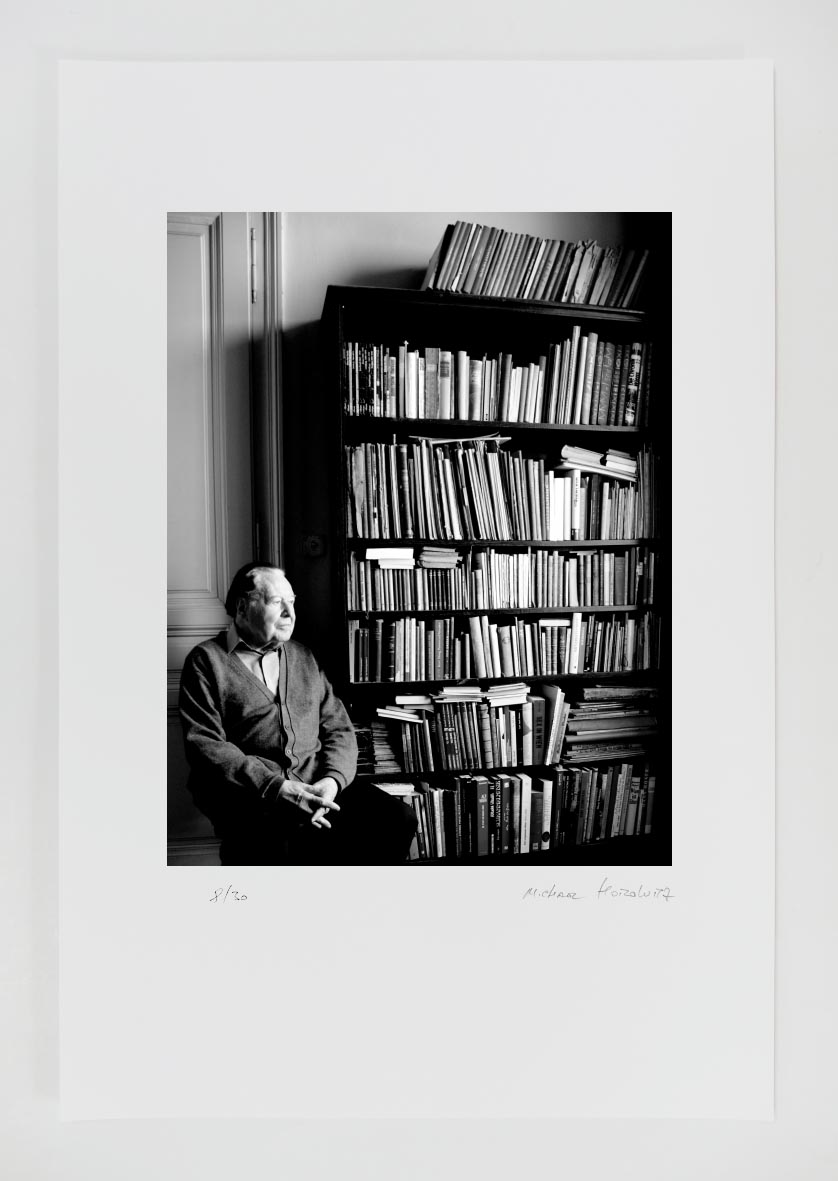 Michael HOROWITZ Gerhard Rühm in der Bibliothek - Fotographie - Pigmentdruck